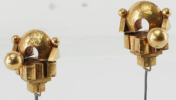 Pairs of gold ear ornaments, Thandatti