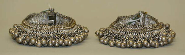 Dance Ensemble, Metal wrapped thread