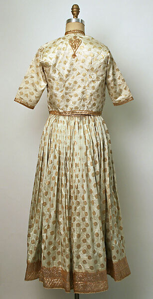 Dance Ensemble, Metal wrapped thread