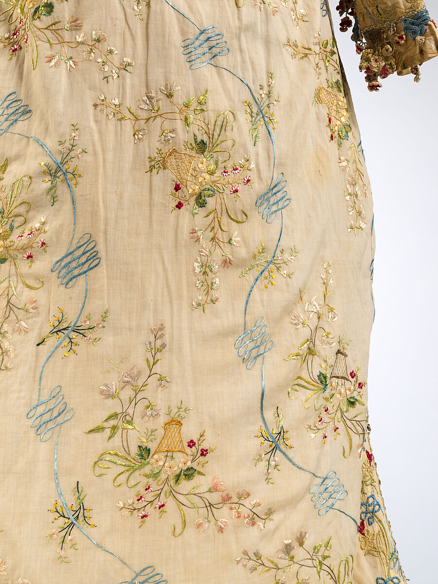 Uçetek Entari, [no medium available]; embroidered