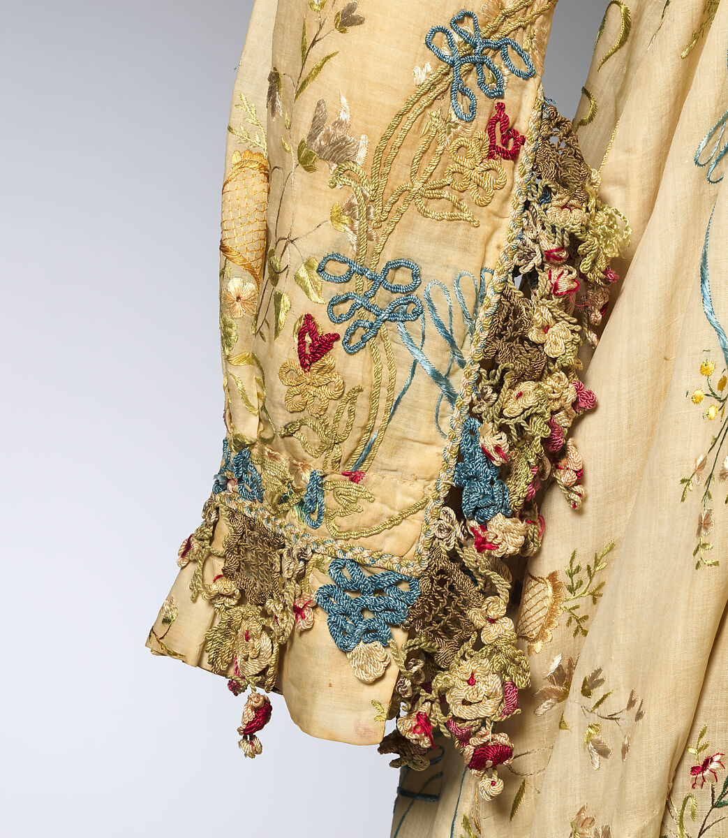 Uçetek Entari, [no medium available]; embroidered