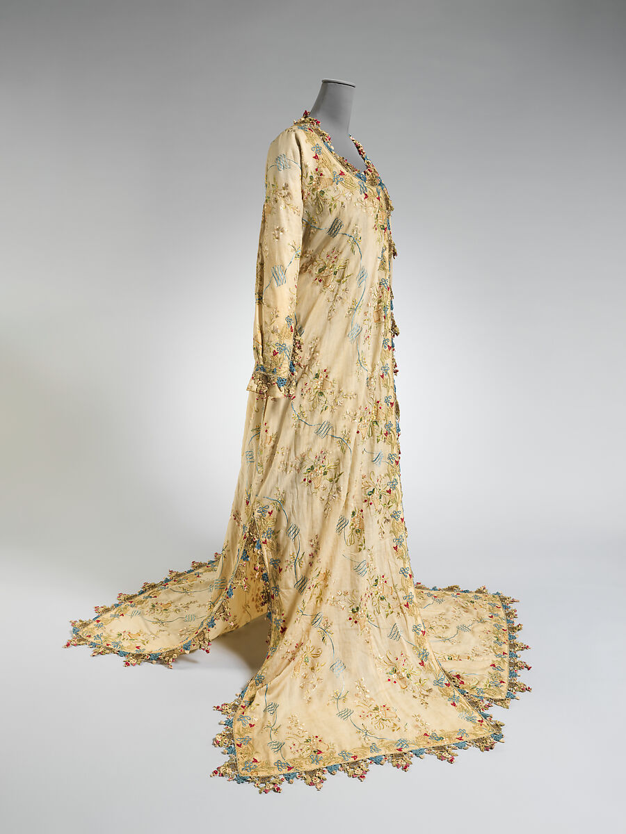 Uçetek Entari, [no medium available]; embroidered