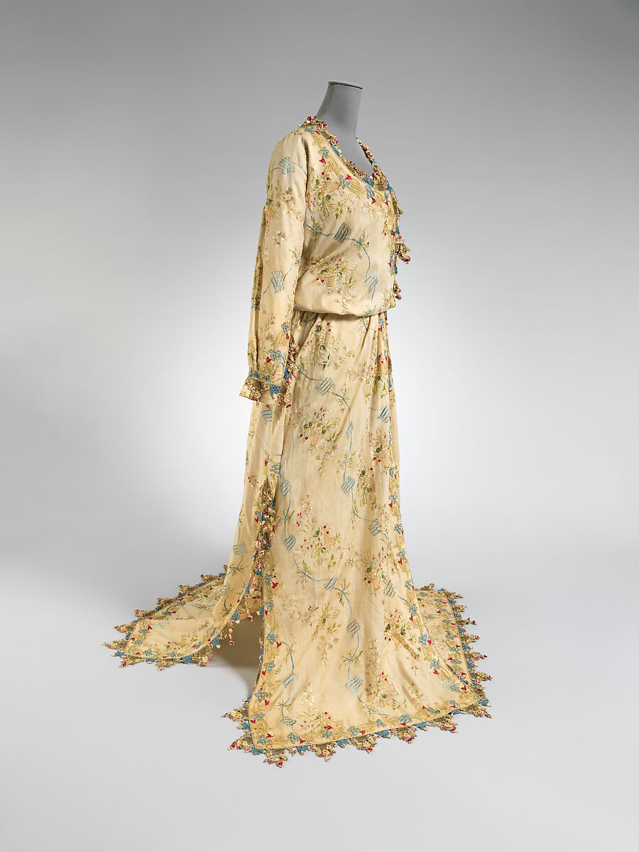 Uçetek Entari, [no medium available]; embroidered