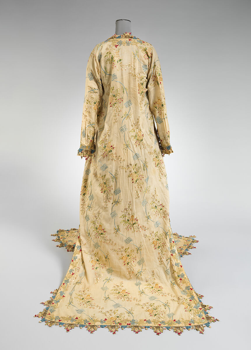 Uçetek Entari, [no medium available]; embroidered