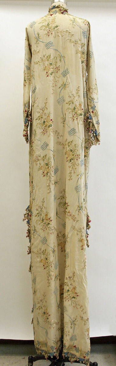 Uçetek Entari, [no medium available]; embroidered