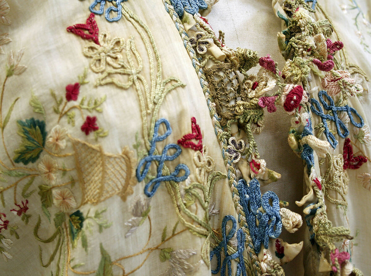 Uçetek Entari, [no medium available]; embroidered