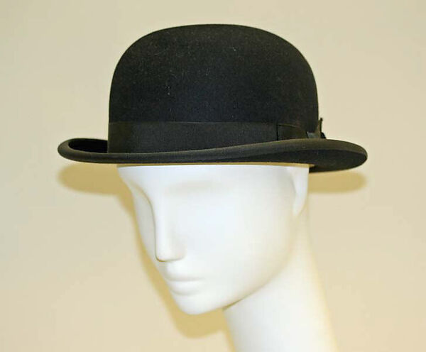 Riding habit, (a, b) Busvines &amp; Co. Paris (French), (a-c) wool
(d) linen
(e-h) cotton
(i) wool
(j, k) leather
(l-q) wood, French