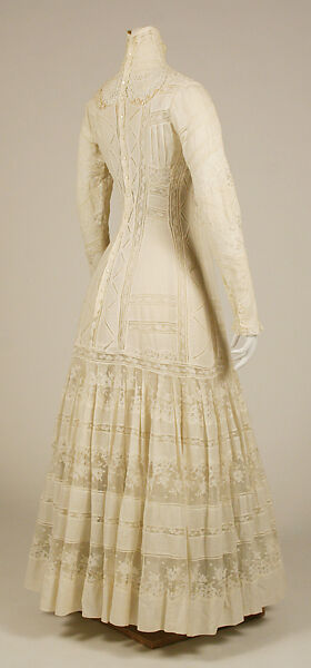 Dress, (a) cotton, American