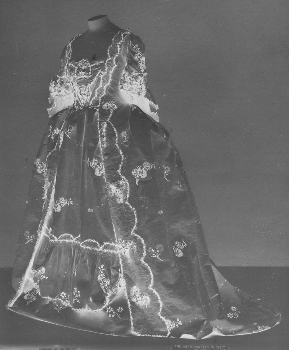 Robe à la française, silk, British