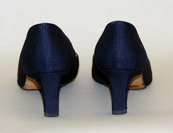 Ensemble, (a–c) House of Chanel (French, founded 1910), (a) wool, silk; (b) leather; (c) jewel, jet, agate, pearl; (d, e) linen, French