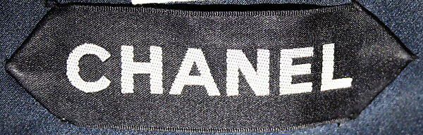 Ensemble, (a–c) House of Chanel (French, founded 1910), (a) wool, silk; (b) leather; (c) jewel, jet, agate, pearl; (d, e) linen, French