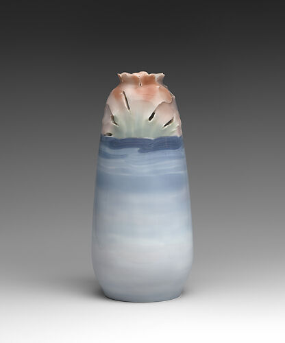 Vase with seaweed