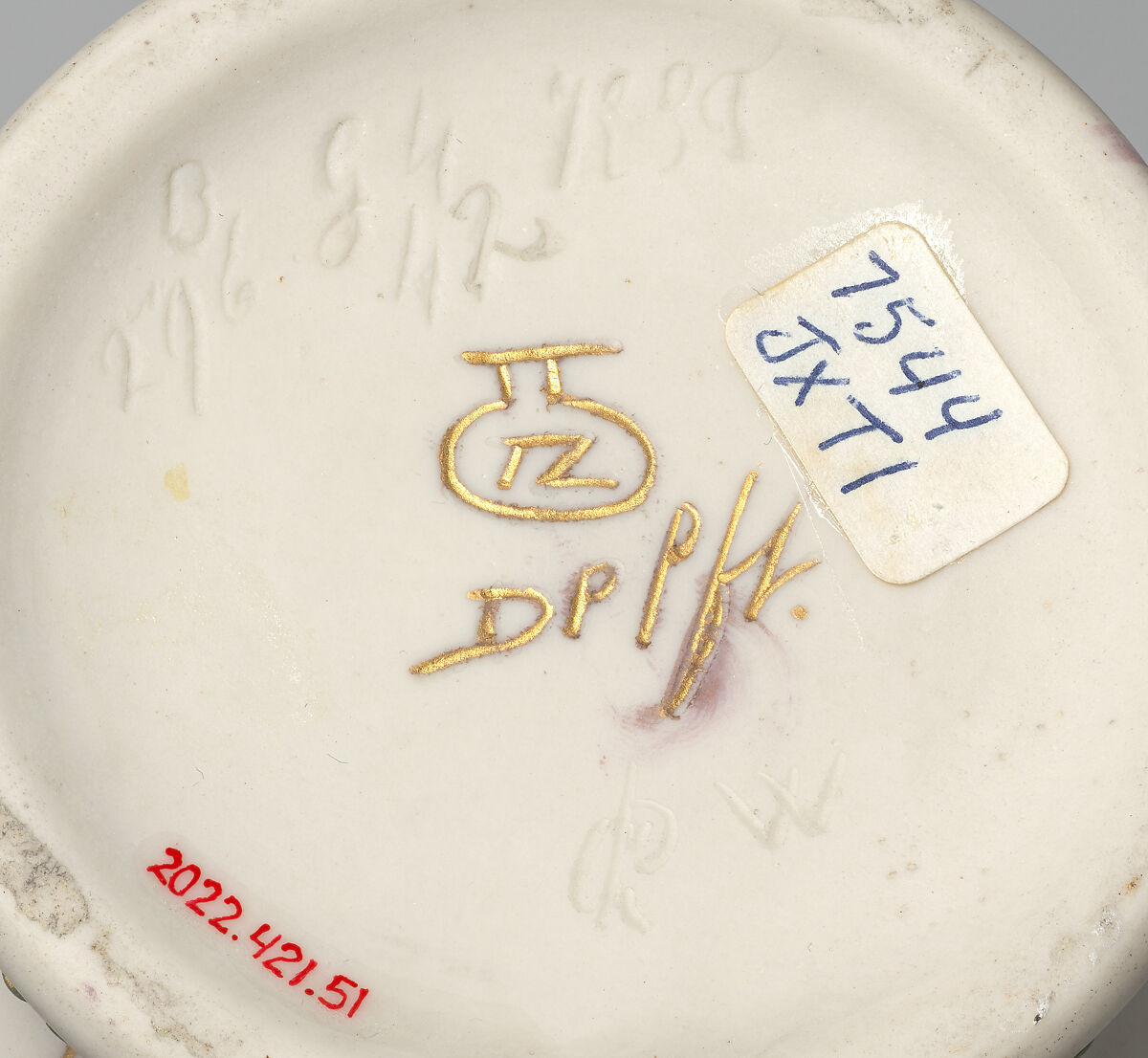 Vase with green and gold decoration on white, Adolf Le Comte (Dutch, Rijswijk 1850–1921 Den Haag), Glazed porcelain, Dutch, Delft