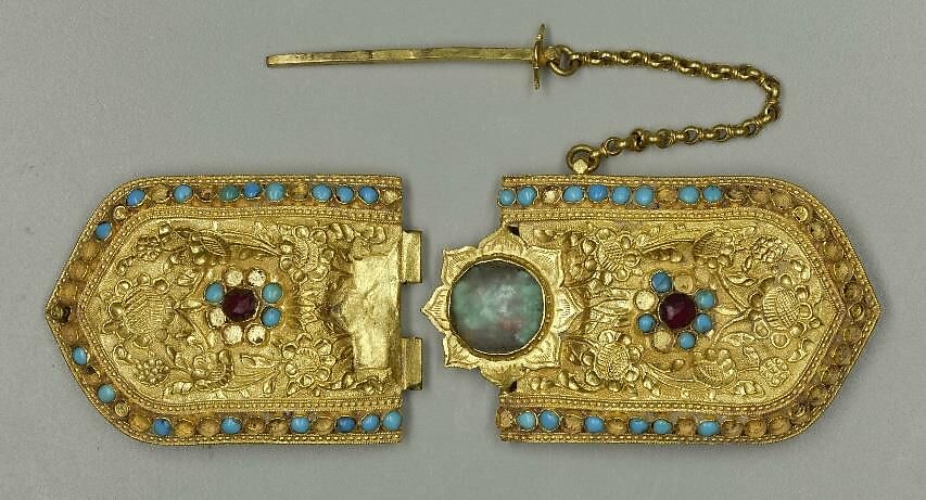 Girdle Clasp, Gold; inlaid with semi-precious stones and glass 