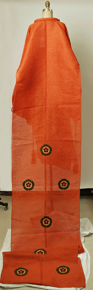 Dance ensemble, Silk, Japan