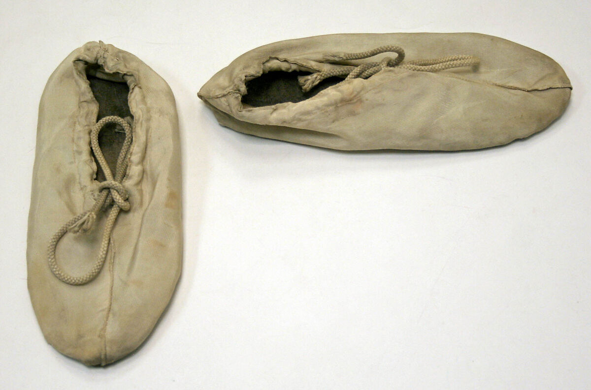 Dance ensemble, Silk, Japan