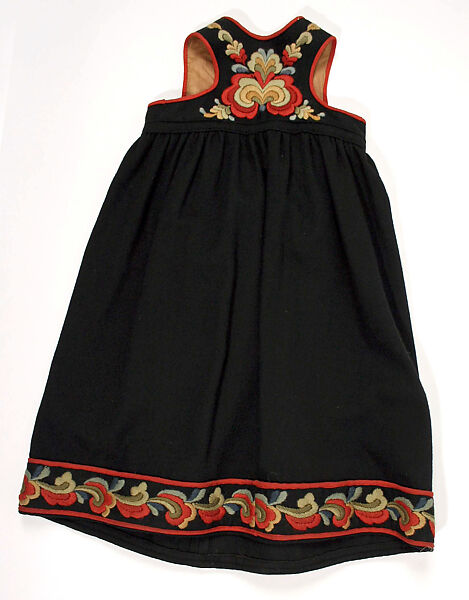 Ensemble, a, b) wool, Norwegian