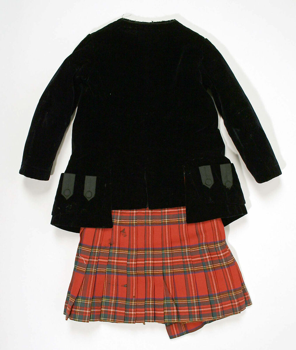 Ensemble, L.P. Hollander &amp; Co. (American), (a) silk
(b) wool, silk, leather
(c) wool
(d) silk, metal, feather
(e) metal, leather, hair, American