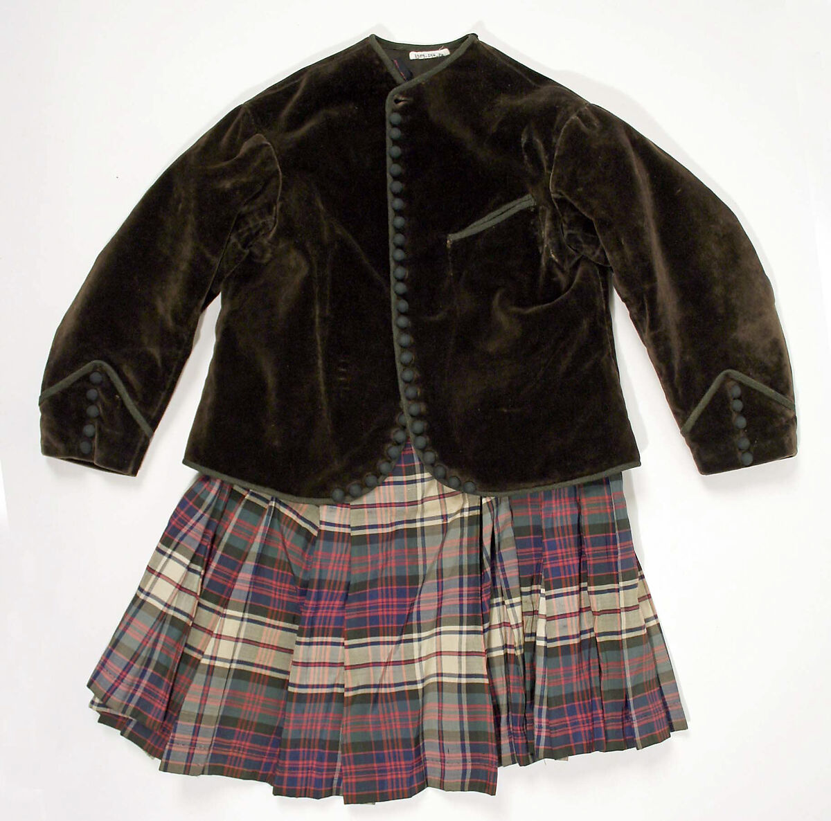 Ensemble, (a) silk, wool
(b) silk, cotton
(c) silk, cotton, metal
(d) wood, metal, glass
(e) leather, metal, hair, Scottish 