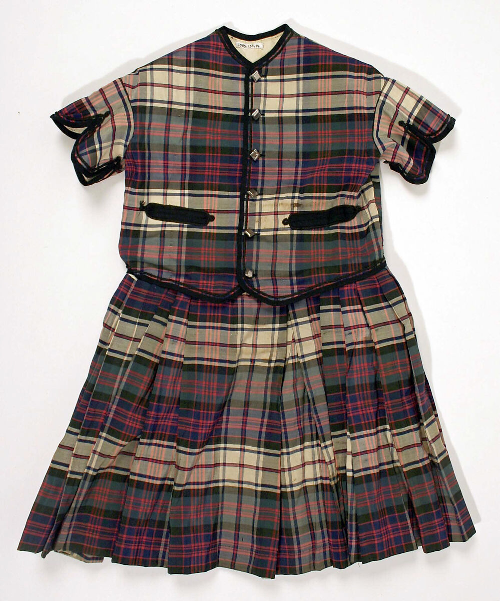 Ensemble, (a) silk, wool
(b) silk, cotton
(c) silk, cotton, metal
(d) wood, metal, glass
(e) leather, metal, hair, Scottish