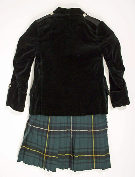 Ensemble, (a) silk, metal
(b) wool, cotton
(c, g) silk
(d, e, i, j) wool
(f) silk
(h) leather, metal, hair
(k, l) metal, glass, Scottish