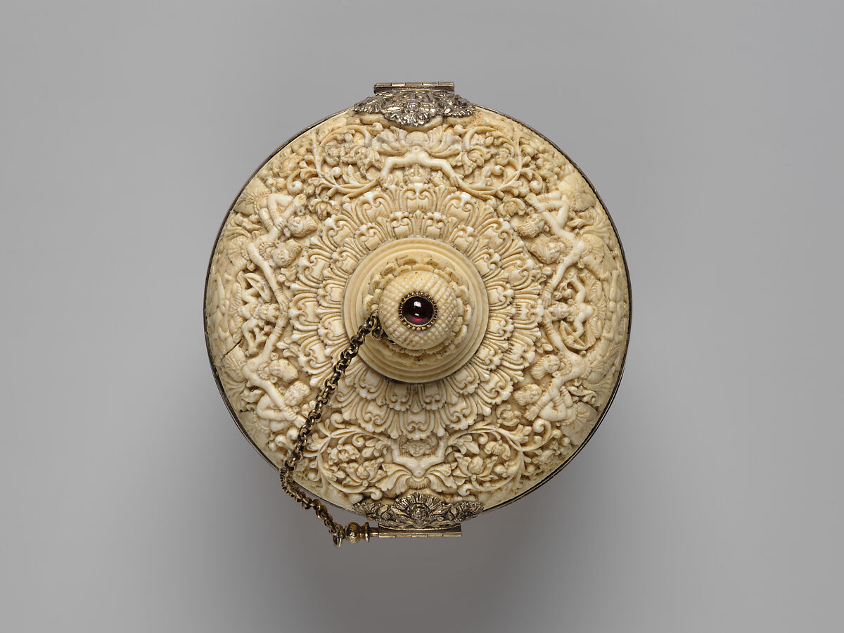 Jewel casket, Ivory with silver gilt mounts, gilded metal lining, finial with garnet in gold setting, Sri Lanka, Kandy