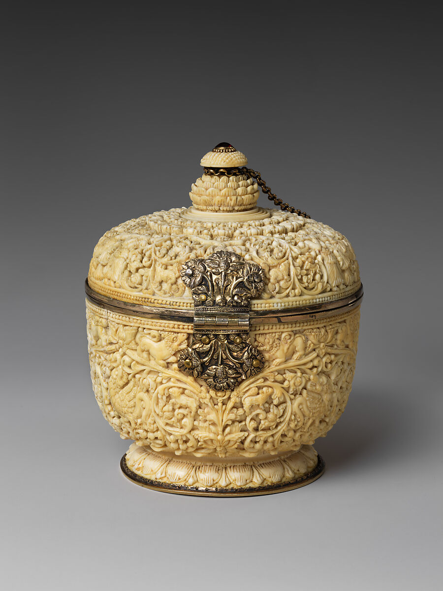 Jewel casket, Ivory with silver gilt mounts, gilded metal lining, finial with garnet in gold setting, Sri Lanka, Kandy