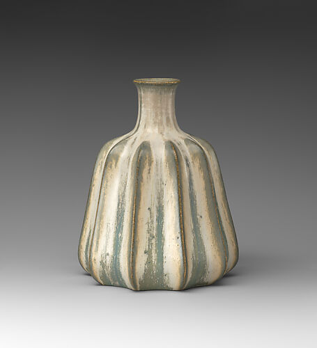 Ribbed vase