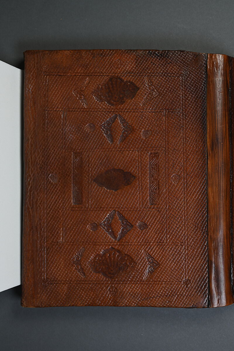 Qur'an Juz' XXVI, Ink, gold, and opaque watercolor on polychrome on paper with leather binding