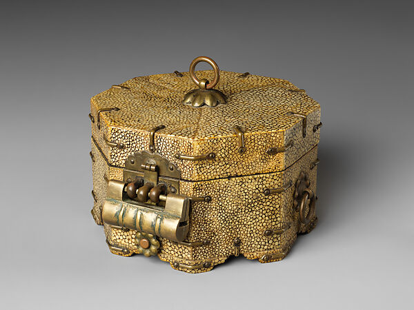 Octagonal box with lid, Lacquer, wood, ray skin, and brass, Korea 