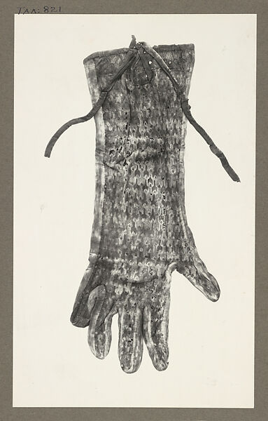 Adult-sized Glove, Harry Burton (British (1879–1940)), Gelatin silver print from glass negative 