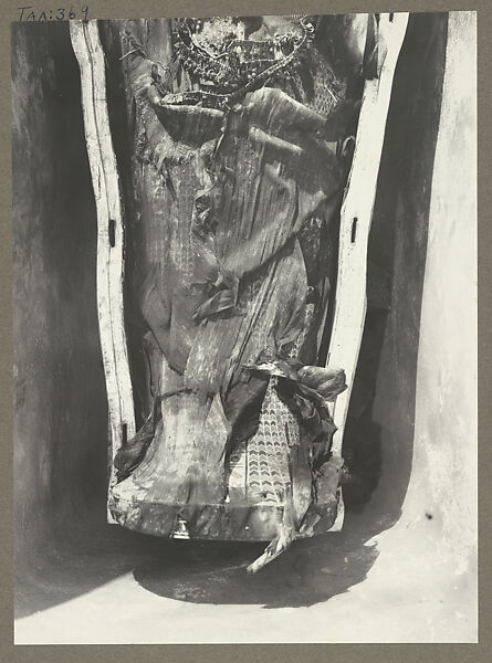 Shroud and Flower Garlands on Lower Part of Tutankhamun’s Second Coffin, Harry Burton (British (1879–1940)), Gelatin silver print from glass negative 
