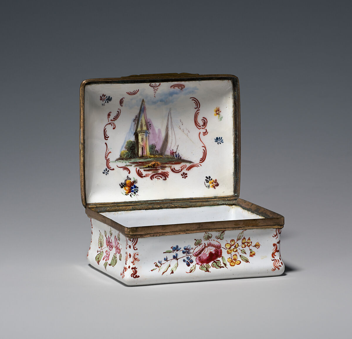 Snuffbox with chinoiserie scene, Enamel on copper, British, possibly Birmingham