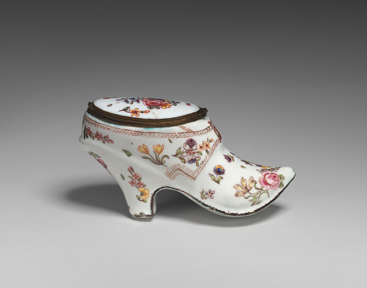 Bonbonnière in the shape of a shoe, Enamel on copper, British, possibly Birmingham