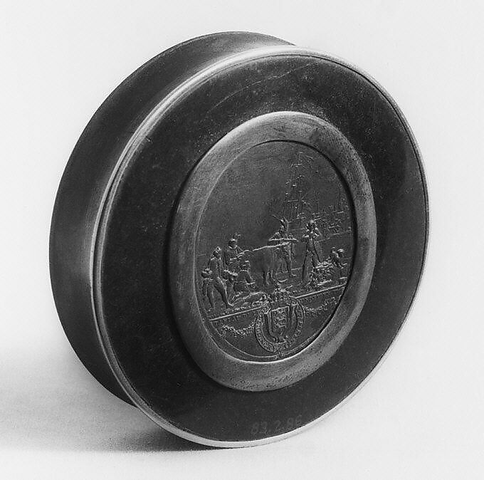 Box with Medallion Top, Tortoiseshell, copper 