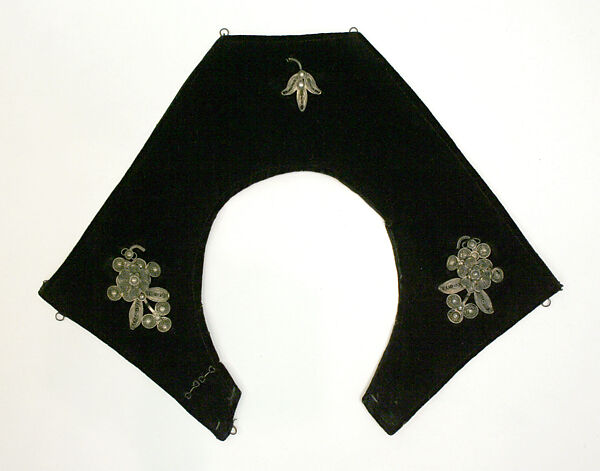 Ensemble, (a) linen
(b) wool
(d, g) cotton
(i, j) silk
(k, l) leather, Swiss