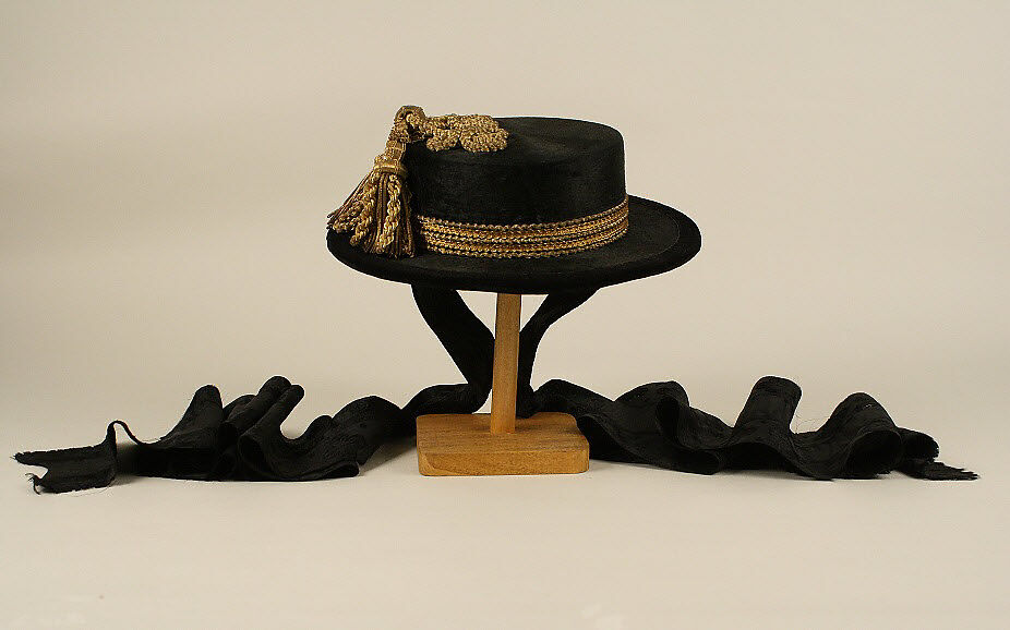 Headdress, silk, metal thread, Austrian