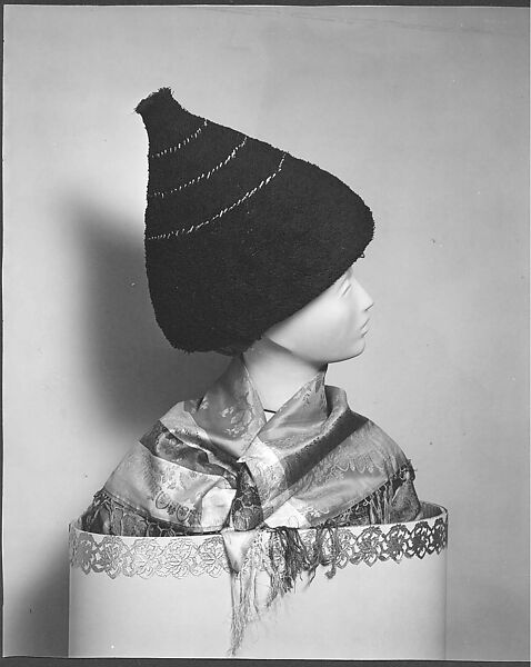 Headdress, wool, German
