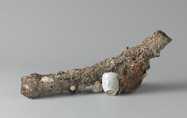 Porcelain and pepper from the VOC trading ship the Witte Leeuw, porcelain and iron (metal), Jingdezhen, Chinese