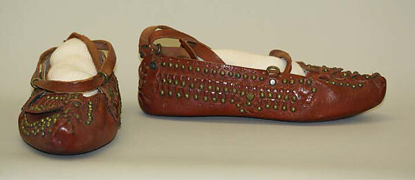 Ensemble, (a, b, e) wool
(c, d, f, g) leather
(h) wood, Polish