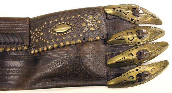 Ensemble, (a, b, e) wool
(c, d, f, g) leather
(h) wood, Polish