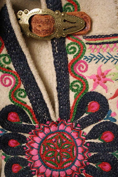 Ensemble, (a, b, e) wool
(c, d, f, g) leather
(h) wood, Polish