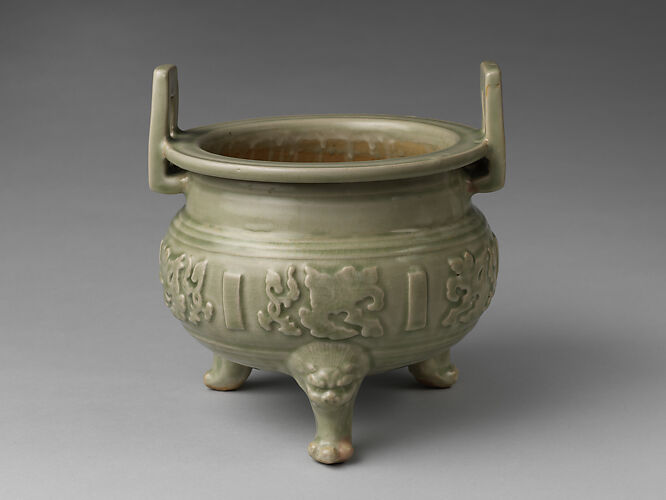 Tripod incense burner with archaistic patterns