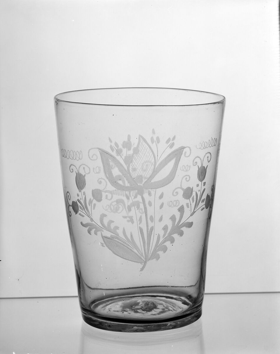 Tumbler, Glass with engraved decoration 