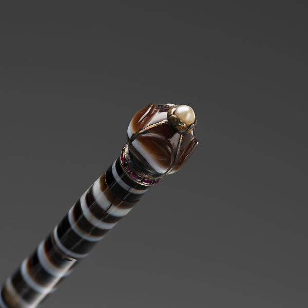 Banded Agate and Gem-Set Fly-Whisk, Handle: Banded agate, carnelian and sard, rubies, pearl
Tail: Yak hair