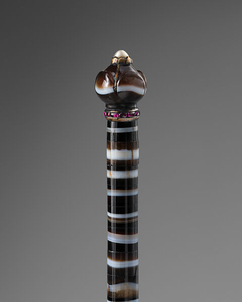 Banded Agate and Gem-Set Fly-Whisk, Handle: Banded agate, carnelian and sard, rubies, pearl
Tail: Yak hair