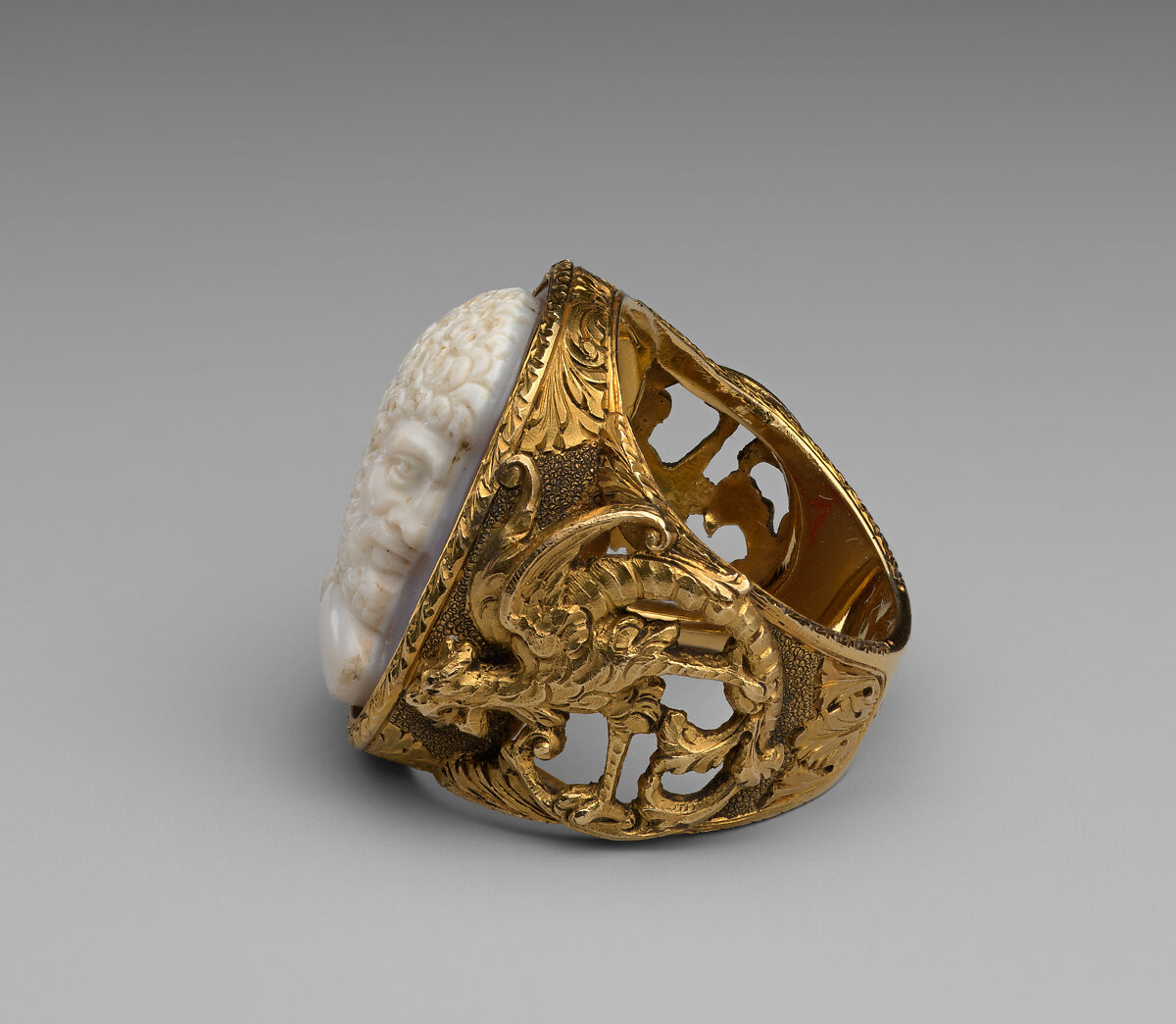 Cameo of Hercules set in ring, 18k gold, chalcedony cameo, probably Italian