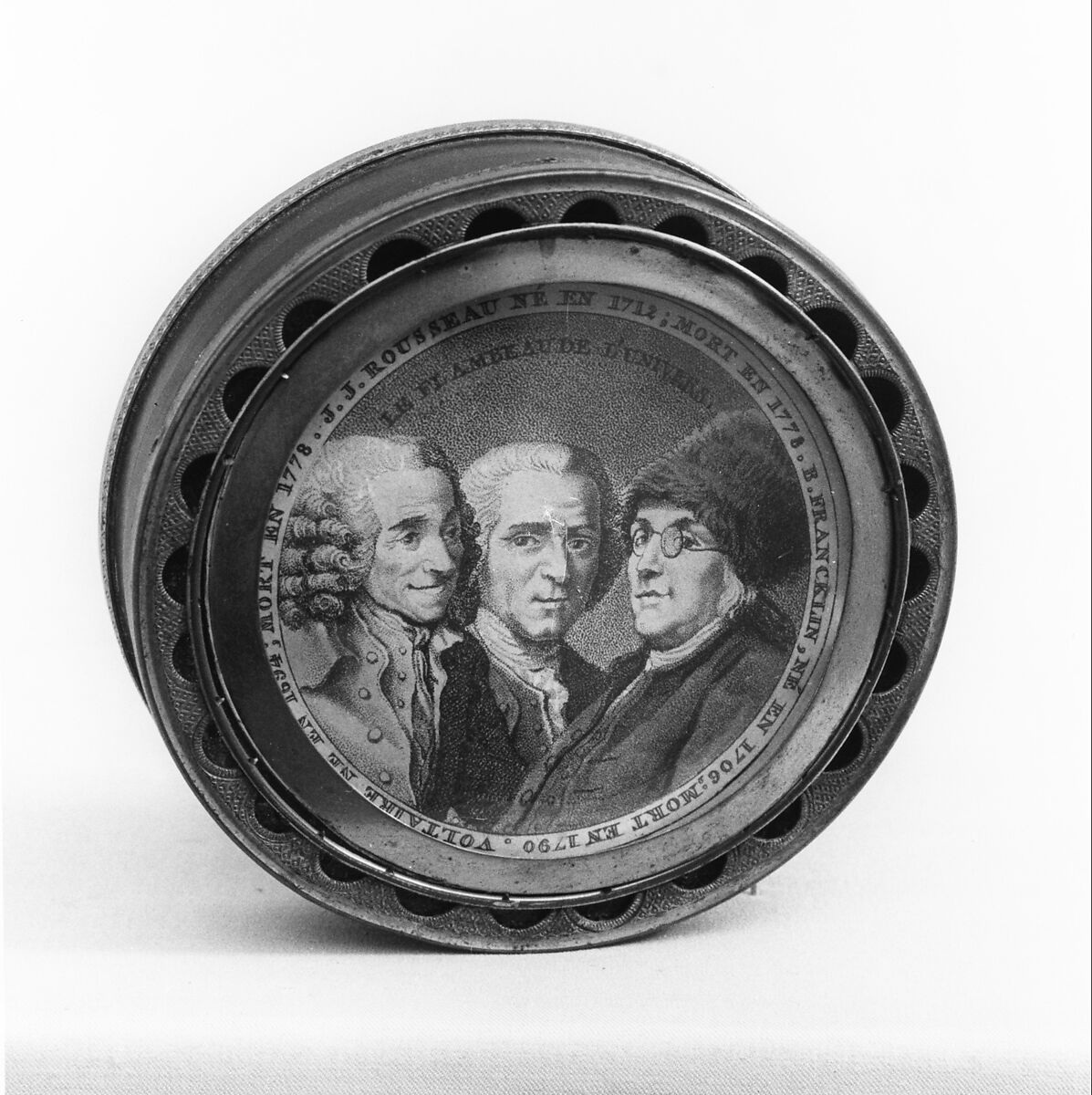 Box with Medallion Top, Tortoiseshell