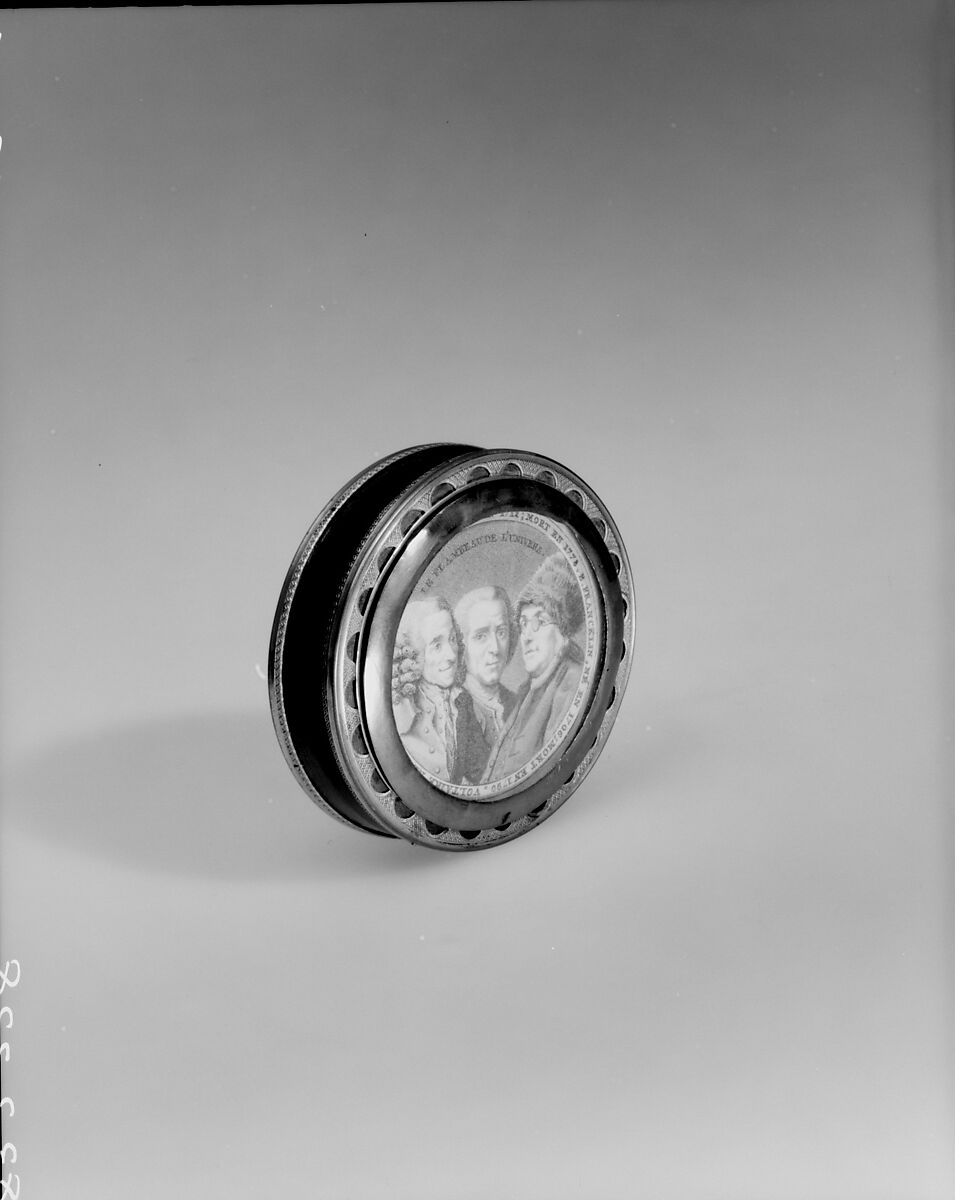 Box with Medallion Top, Tortoiseshell