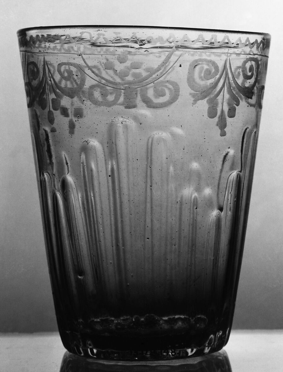 Tumbler, Non-lead glass with engraved decoration 